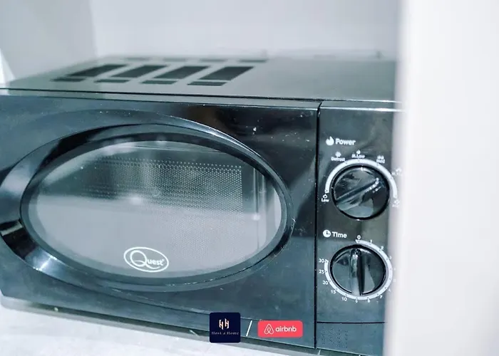 Large 2 Bedroom With Balcony By Host A * Mánchester