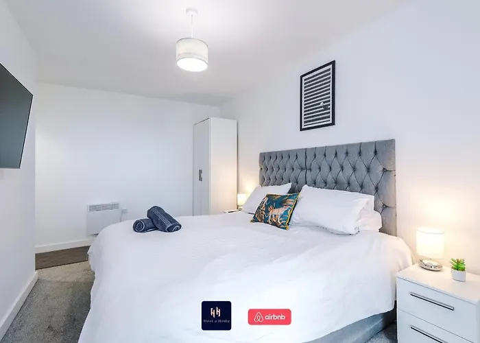 Large 2 Bedroom With Balcony By Host A