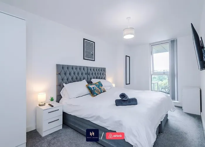 Large 2 Bedroom With Balcony By Host A Apartamento Mánchester