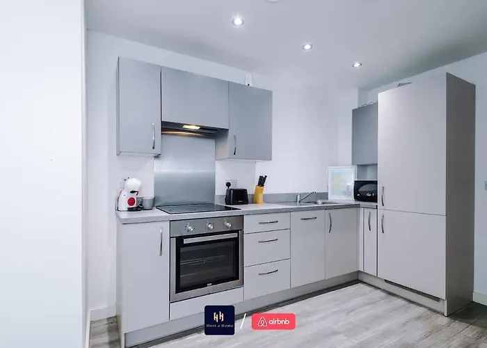 아파트 Large 2 Bedroom With Balcony By Host A 맨체스터