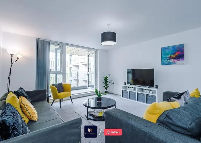 Large 2 Bedroom With Balcony By Host A 맨체스터