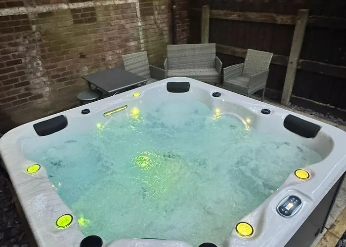 Tatil Evi The Secret Garden Retreat With Hot Tub *