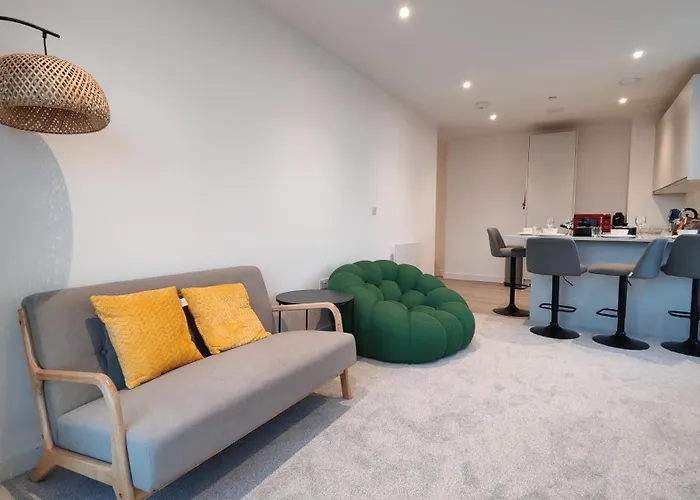 아파트 Penthouse-like With & Waterfront Views In Old Trafford With 500mbps Internet And Netflix *