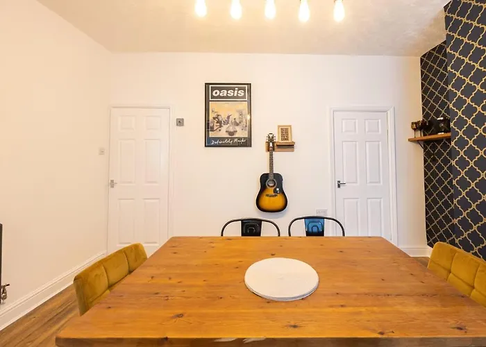 Winslow House- Close To Coop Etihad & Free Parking