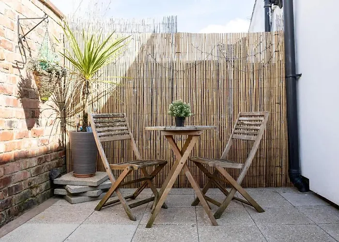 Winslow House- Close To Coop Etihad & Free Parking Ferienhaus *