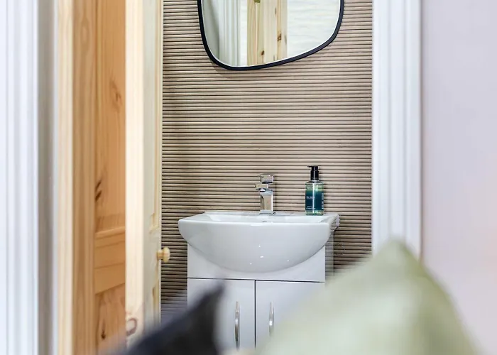 Sleeps 14 The Old Trafford Family Zen By Genesis Living * Manchester