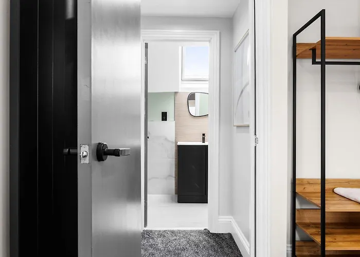 Sleeps 14 The Old Trafford Family Zen By Genesis Living *