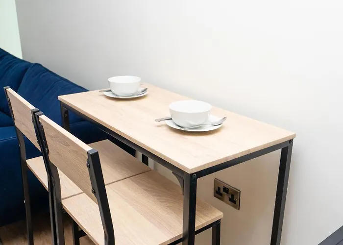 Luxe In M1 With Pool, Gym & *