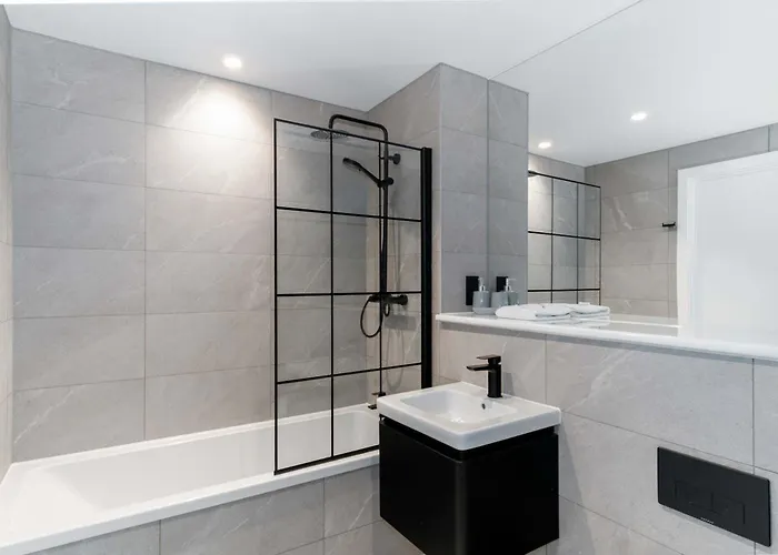 Fabulous 1bed Flat In W Balcony 아파트 *