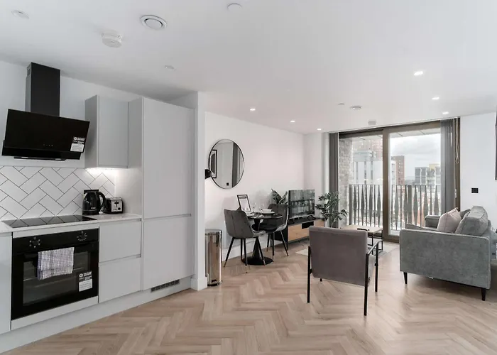 Fabulous 1bed Flat In W Balcony 아파트 *