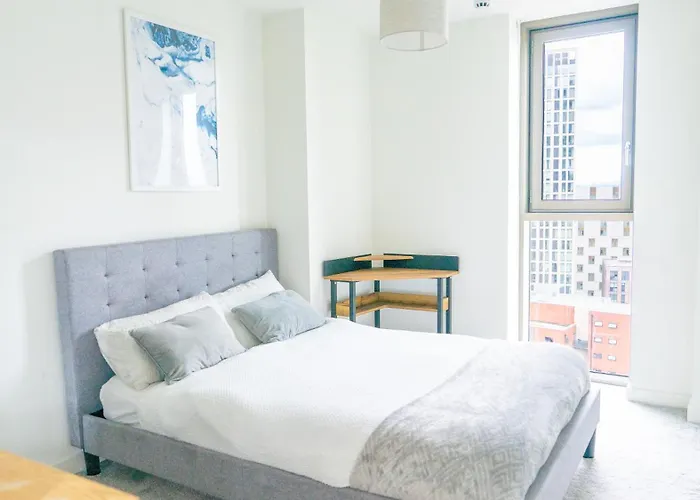 Luxe In M1 With Pool, Gym & * Manchester