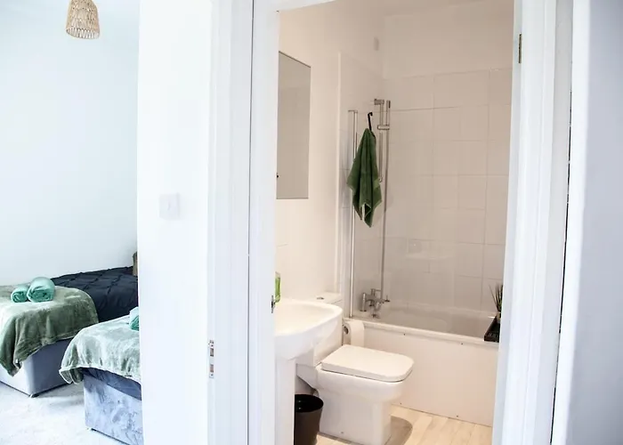 3br House Contractor Hospital Uni Manchester