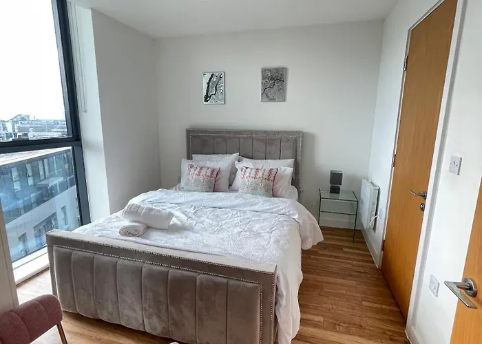 Old Trafford Stadium Spacious And 아파트 *