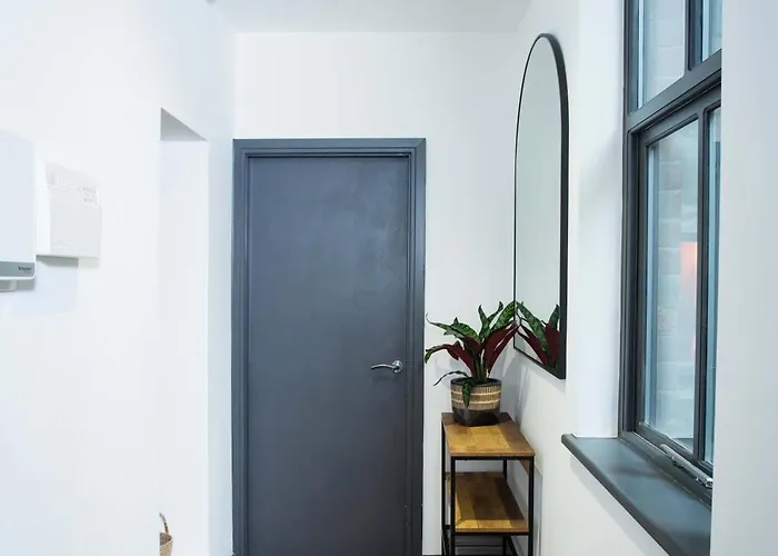 Stylish Grade Ii Listed 1-bed Northern Quarter