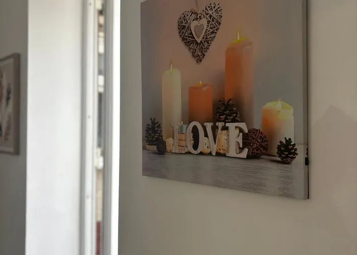 Contemporary 1br Flat - Garden Access 아파트 맨체스터