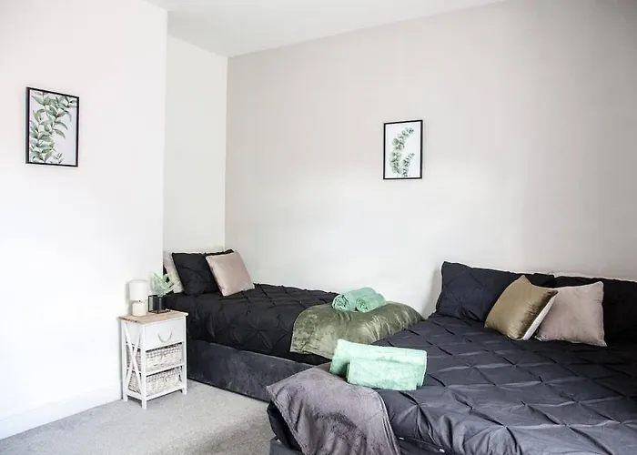 Holiday home 3br House Contractor Hospital Uni Manchester