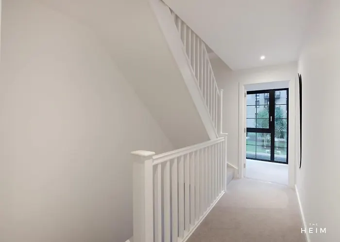 Shales At The Heim Manchester