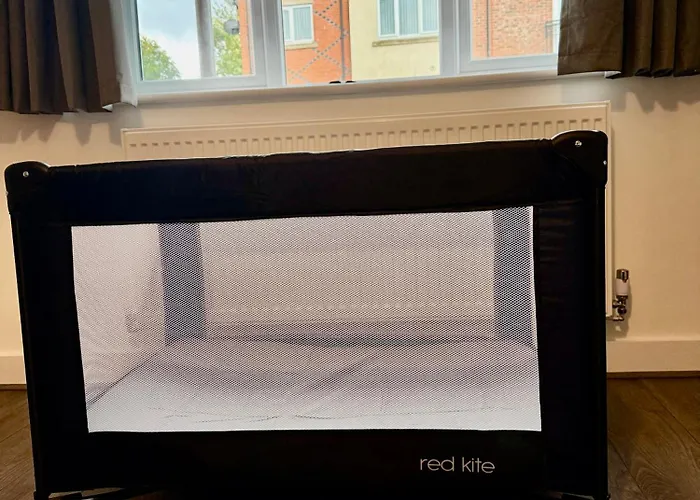 Feriehus Spacious 4 Bed Near Metrolink Whitefield *