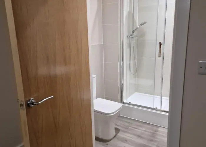 With Free Parking In Greater مانشستر