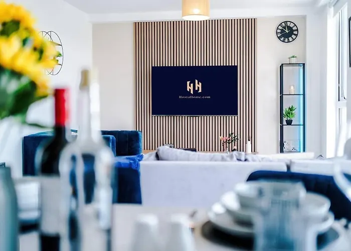 2br Chic And Stylish In Salford, Wifi, Kitchen, Parking With View Apartman