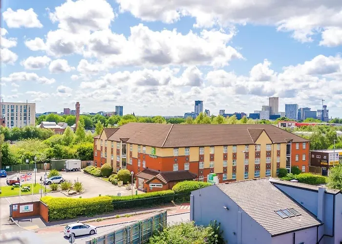 2br Chic And Stylish In Salford, Wifi, Kitchen, Parking With View 아파트 *