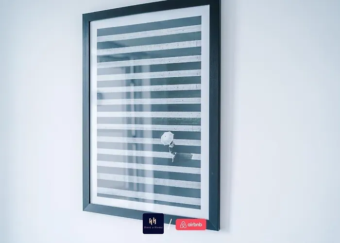 Daire Elegant 1br In Salford, Balcony, Wifi, Kitchen