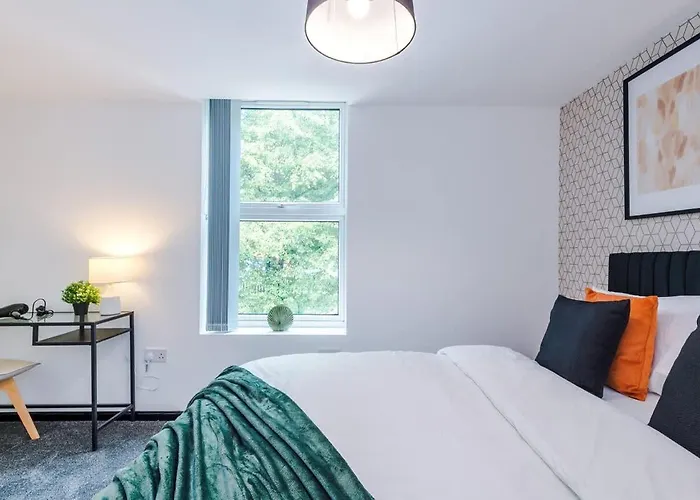 Modern 4br Family Sleeps 8 + Free Parking מנצ'סטר