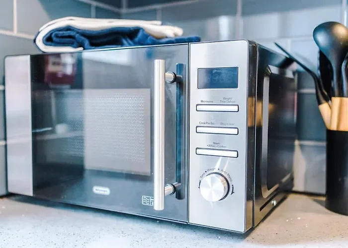 Modern 4br Family Sleeps 8 + Free Parking Casa de Férias