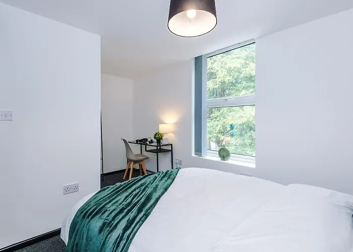 Modern 4br Family Sleeps 8 + Free Parking מנצ'סטר