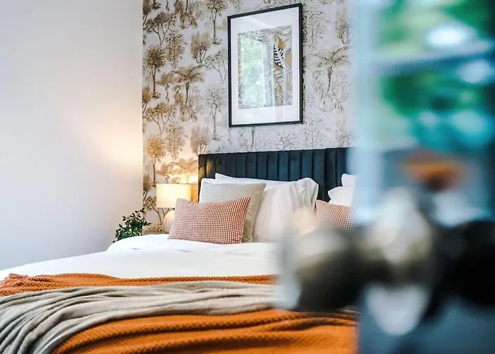 Modern 4br Family Sleeps 8 + Free Parking