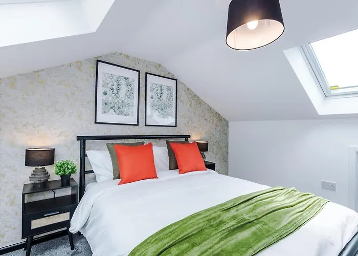 Modern 4br Family Sleeps 8 + Free Parking * מנצ'סטר