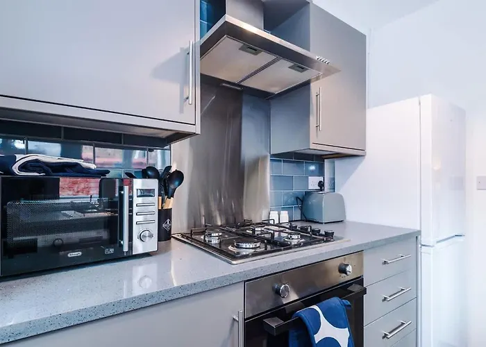 Modern 4br Family Sleeps 8 + Free Parking Casa de Férias *