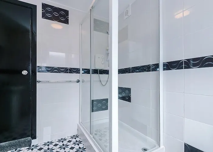 Modern 4br Family Sleeps 8 + Free Parking בית נופש מנצ'סטר