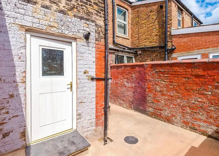 Casa vacanze Spacious 4br House, Sleeps 8, Parking, Full Kitchen, Ideal For Groups, Family, Contractors Manchester