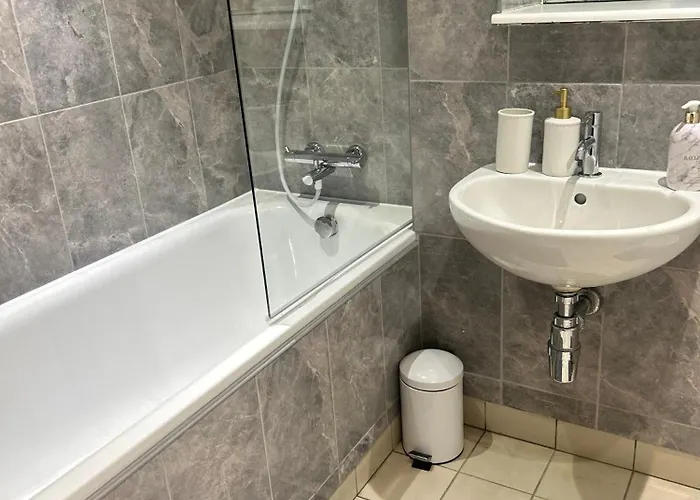 Spacious - Parking - Next To Ao Arena - Local Attraction & Transport Links Apartmán *