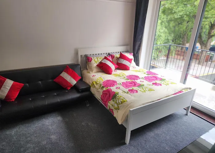 Holiday home Charming Tudor White House Free Wifi Manchester