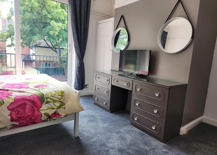 Charming Tudor White House Free Wifi * Mánchester