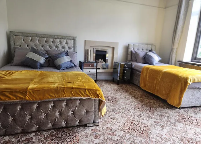 Holiday home Charming Tudor White House Free Wifi