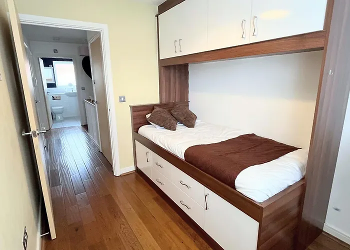 The Eastern Hive - King Bed, 3x Parking, Coop Live & Etihad *