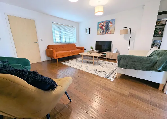 The Eastern Hive - King Bed, 3x Parking, Coop Live & Etihad Манчестер