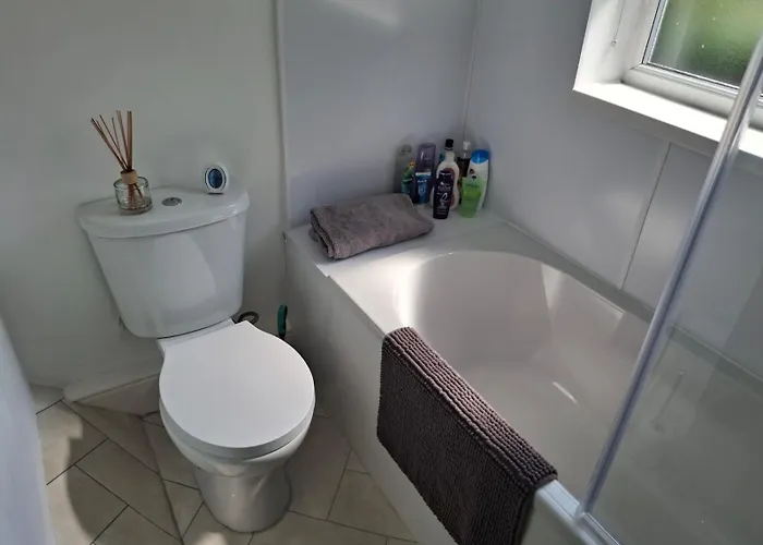 Cosy 2-bed House In Casa vacanze