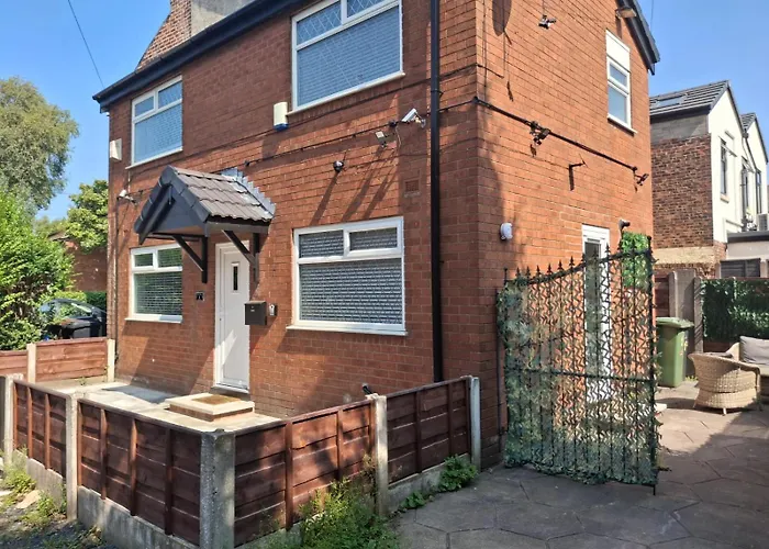 Cosy 2-bed House In Manchester