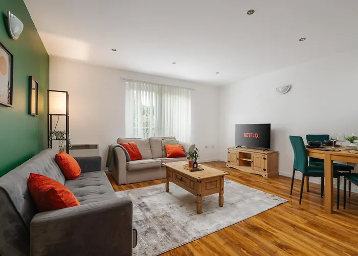 2 Bedroom Flat Near Old Trafford