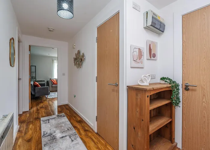 Stylish 2Br Flat - Walk To Old Trafford - Free Parking