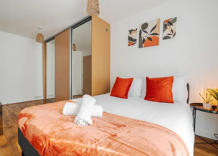 2 Bedroom Flat Near Old Trafford