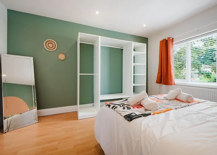 Bright 4br With Garden With Free Parking And Sleeps Up To 9 * Manchester