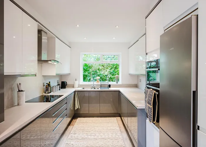 Bright 4br With Garden With Free Parking And Sleeps Up To 9 * 맨체스터