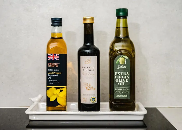 아파트 Bright 4br With Garden With Free Parking And Sleeps Up To 9 맨체스터