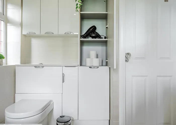 아파트 Bright 4br With Garden With Free Parking And Sleeps Up To 9