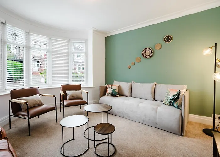 아파트 Bright 4br With Garden With Free Parking And Sleeps Up To 9 맨체스터